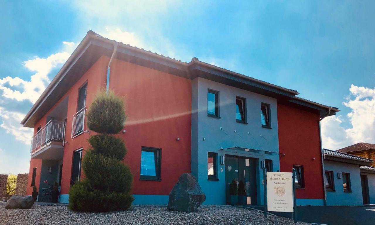 Gästehaus Weingut Mathy-Schanz Osann-Monzel Exterior foto